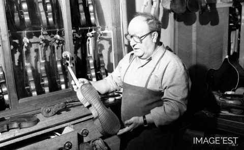 Luthier (Mirecourt)