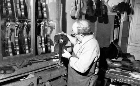 Luthier (Mirecourt)