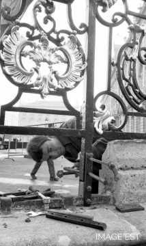 Pose des  grilles de la place Stanislas (Nancy)