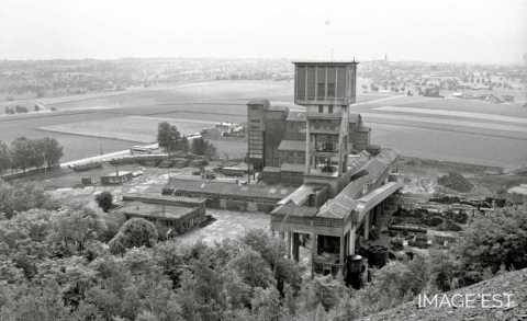 Chevalement d'une mine de charbon (Blegny)