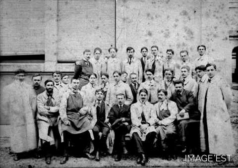 Groupe d'étudiants en chimie (?)