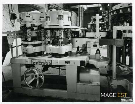 Soutireuse-sertisseuse  de l'entreprise Ferembal (Limoges)