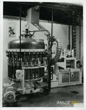 Soutireuse-sertisseuse  de l'entreprise Ferembal (Limoges)