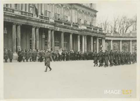 Défilé de troupes (Nancy)