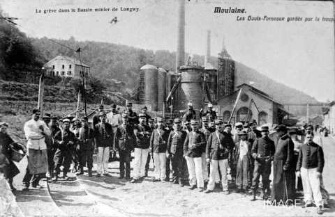 Hauts fourneaux de Moulaine gardés par la troupe (Haucourt-Moulaine)