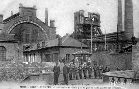 Entrée d'usine gardée par la troupe (Mont-Saint-Martin)