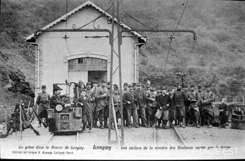 Ateliers de la minière des Coulmies gardés par la troupe (Longwy)
