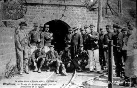 Entrée d'une mine gardée par la troupe (Haucourt-Moulaine)