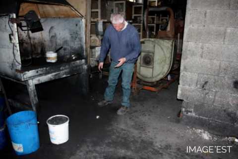 Dans les sous-sols de la cristallerie (Portieux)