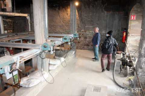 Dans les sous-sols de la cristallerie (Portieux)