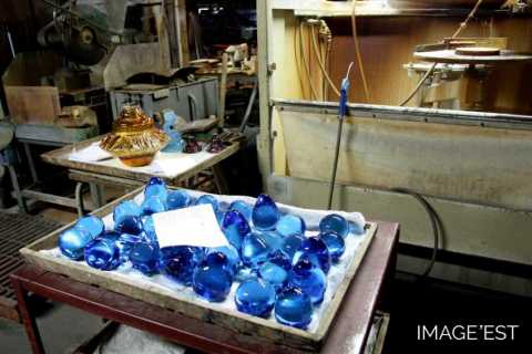 Presse-papiers en cristal bleu (Portieux)
