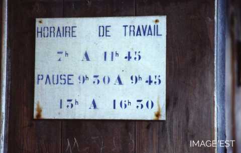 Pancarte des horaires de travail (Portieux)