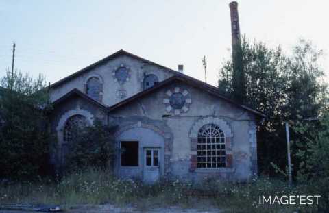 Façade de l'ancienne halle (Portieux)