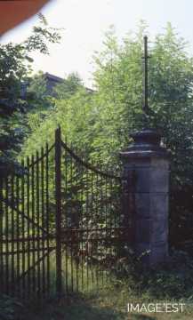 Entrée du parc de l'ancienne halle (Portieux)