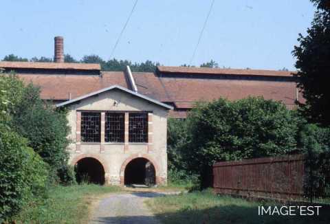 Entrée de l'ancienne halle (Portieux)