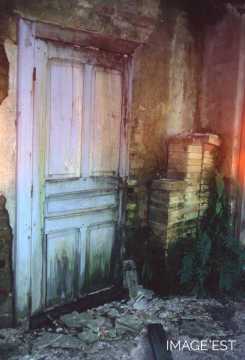 Entrée d'un atelier (Portieux)