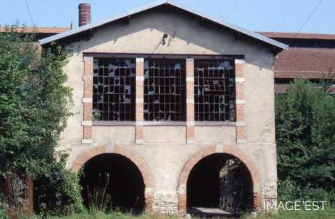 Entrée de l'ancienne halle (Portieux)