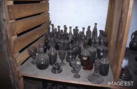 Bouteilles, fioles et verres (Portieux)