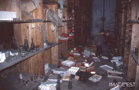 Bouteilles, fioles et verres (Portieux)