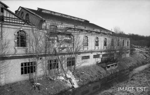 Façade de l'ancienne halle (Portieux)