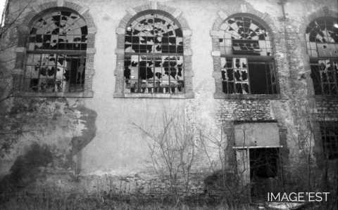 Façade de l'ancienne halle (Portieux)