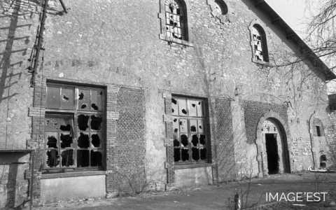 Façade de l'ancienne halle (Portieux)