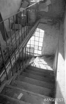 Escalier du magasin de stockage (Portieux)