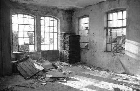 Intérieur de l'ancienne halle (Portieux)