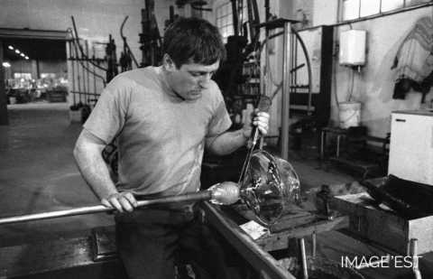 Façonnage d'une coupe (Portieux)