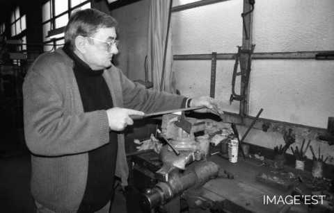 Façonnage d'un gabarit (Portieux)