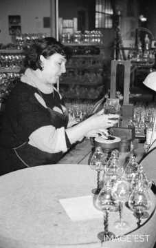Décalottage d'un verre à pied (Portieux)