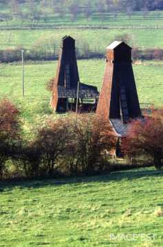 Chevalements de puits de saumure (Varangéville)