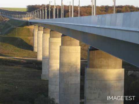 Viaduc du TGV à Jaulny (Meurthe-et-Moselle).