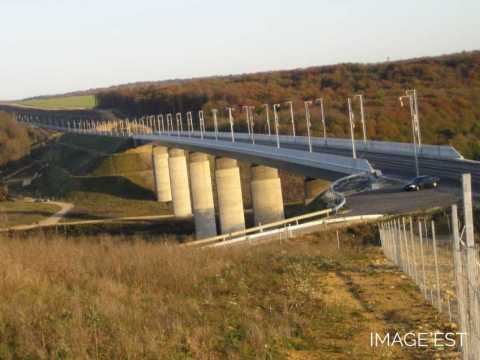 Viaduc du TGV à Jaulny (Meurthe-et-Moselle).