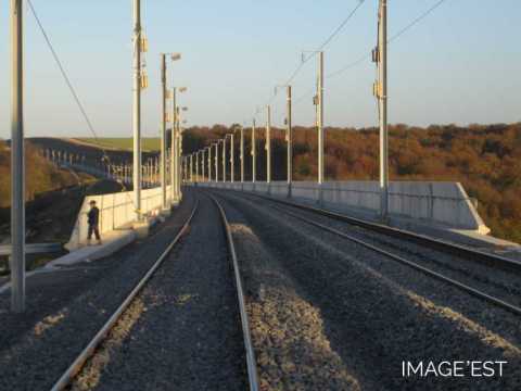 Viaduc du TGV à Jaulny (Meurthe-et-Moselle).