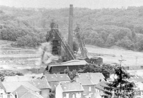 Dynamitage d'un haut fourneau (Longwy)