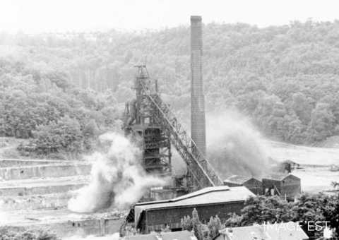 Dynamitage d'un haut fourneau (Longwy)