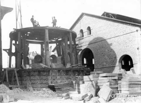 Construction d'un haut fourneau (Longwy)