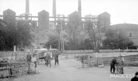 Sortie d'usine (Pont-Saint-Vincent)