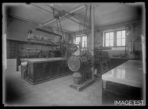 Laboratoire de l'École supérieure de pharmacie (Nancy)