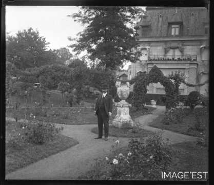 Dans le jardin de la villa Fruhinsholz (Nancy)