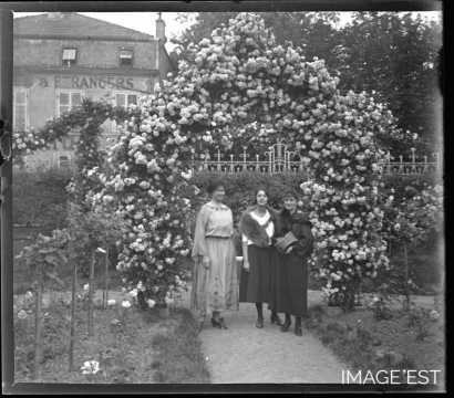 Dans le jardin de la villa Fruhinsholz (Nancy)