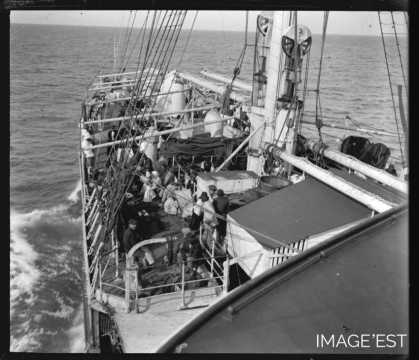 A bord du transatlanique " Magellan "