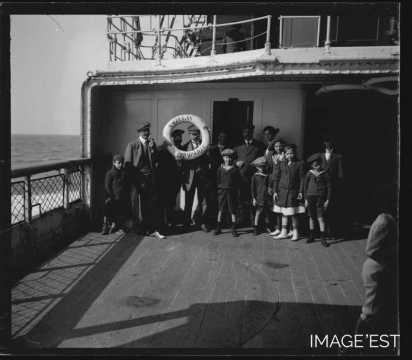 A bord du transatlanique " Magellan "