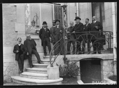 Sur le perron de la villa Fruhinsholz (Nancy)