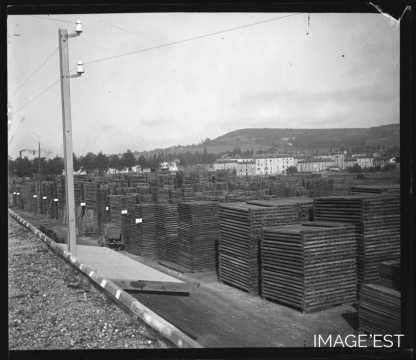 Stockage des bois de la tonnellerie Adolphe Fruhinsholz (Nancy)