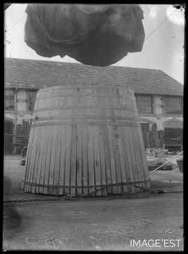 Cintrage d'un grand foudre (Nancy)