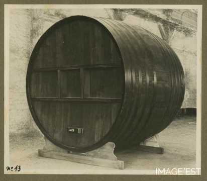 Foudre à vin rond de la tonnellerie Adolphe Fruhinsholz (Nancy)