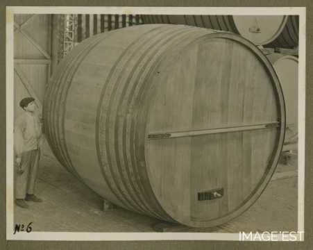 Foudre à vin rond de la tonnellerie Adolphe Fruhinsholz (Nancy)