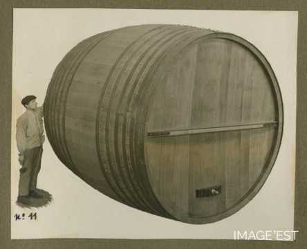 Foudre à vin rond de la tonnellerie Adolphe Fruhinsholz (Nancy)